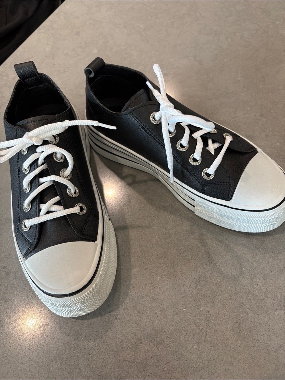 Bonavi Women’s Harley Black Sneakers with White Toe and Sole, EUC, Size 40
